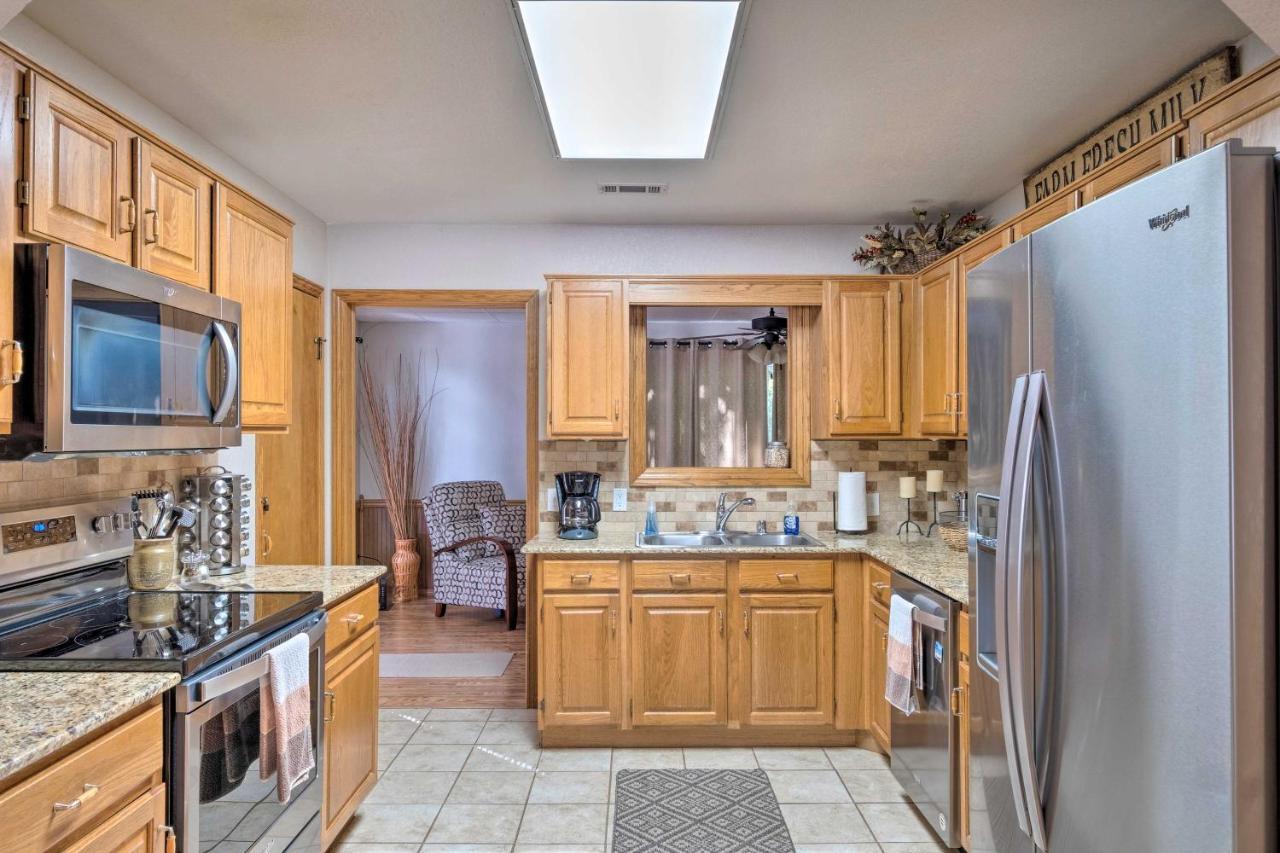 Beautiful Ozark Oasis With Deck Walk To Beaver Lake 로저스 외부 사진