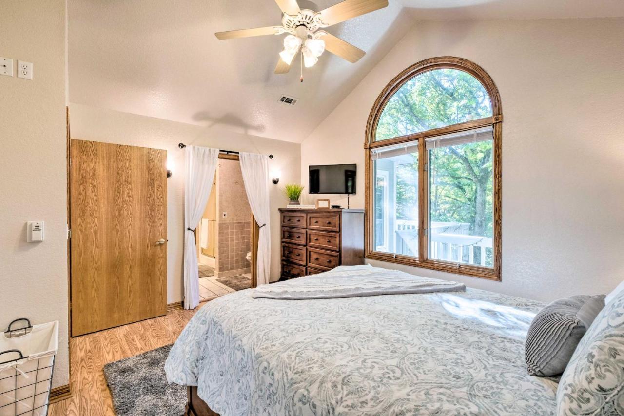 Beautiful Ozark Oasis With Deck Walk To Beaver Lake 로저스 외부 사진