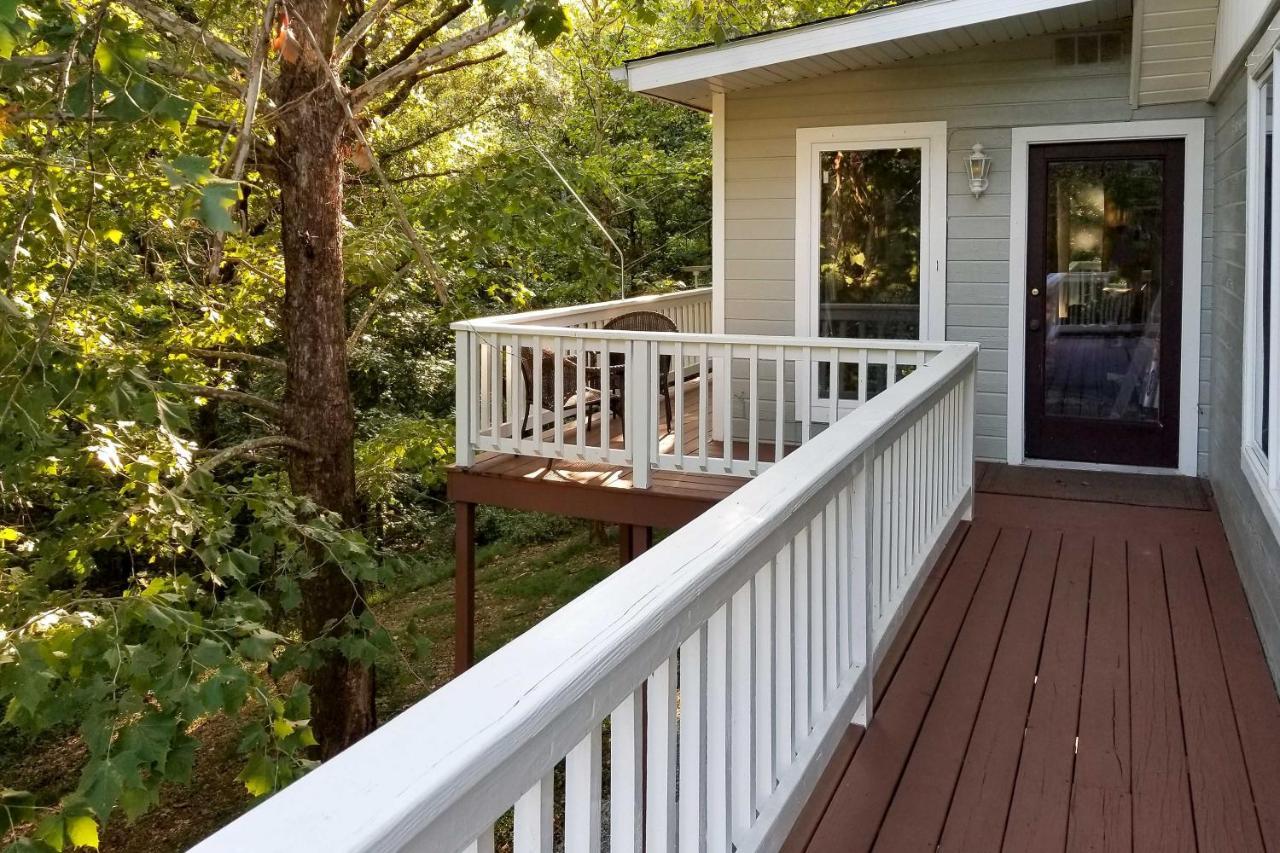 Beautiful Ozark Oasis With Deck Walk To Beaver Lake 로저스 외부 사진